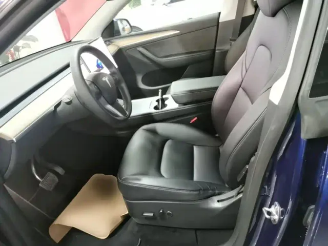 Tesla Model Y — Фото автомобиля 14
