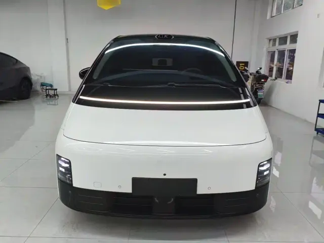 Li Auto MEGA — Фото автомобиля 2