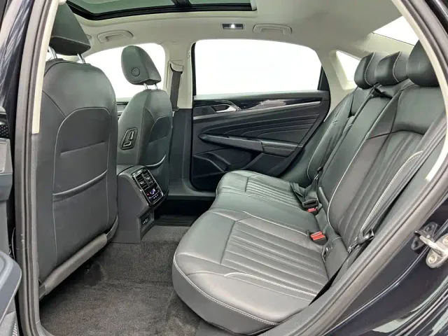 Volkswagen Passat — Фото автомобиля 15