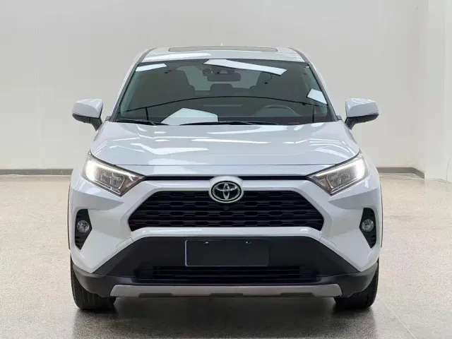 Toyota RAV4 — Фото автомобиля 2