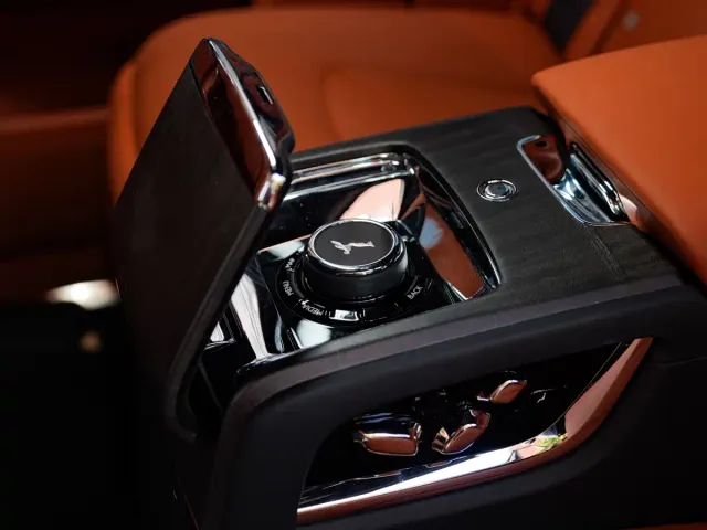 Rolls-Royce Cullinan — Фото автомобиля 16