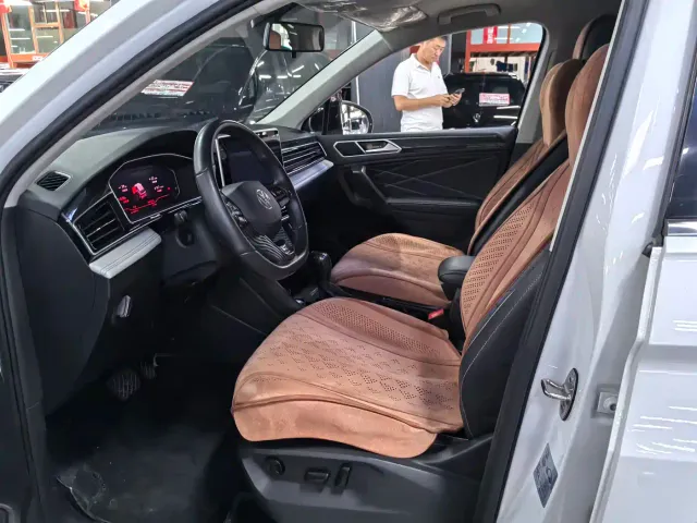 Volkswagen Tiguan L — Фото автомобиля 7