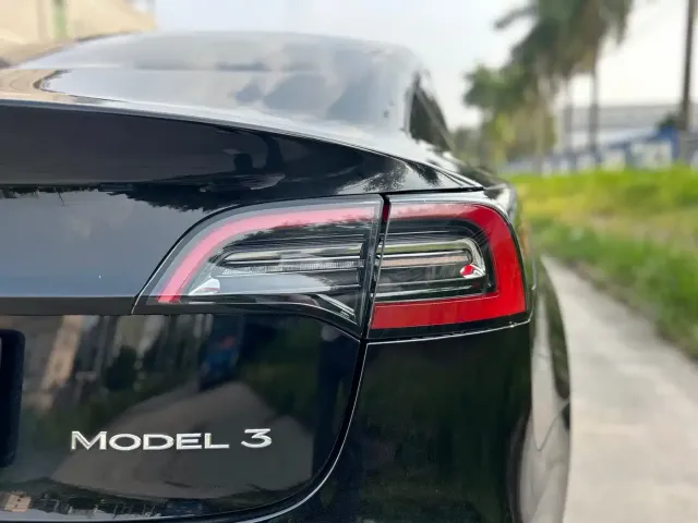 Tesla Model 3 — Фото автомобиля 22