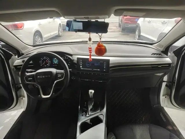 Roewe i5 — Фото автомобиля 9