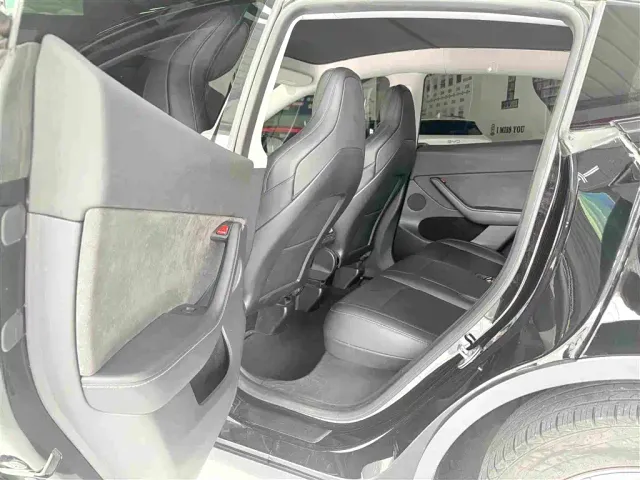 Tesla Model Y — Фото автомобиля 6