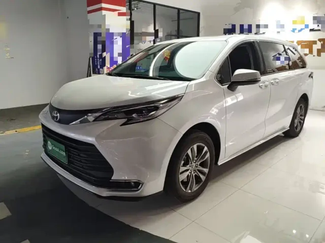 Фотография автомобиля — Toyota Sienna