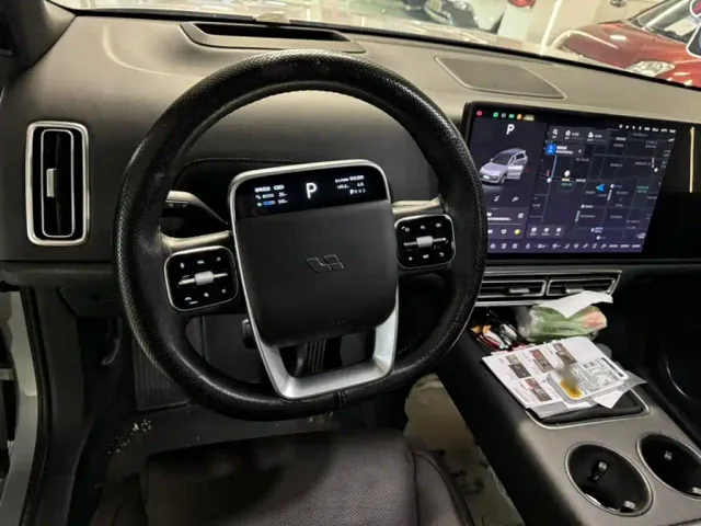 Li Auto L8 — Фото автомобиля 5