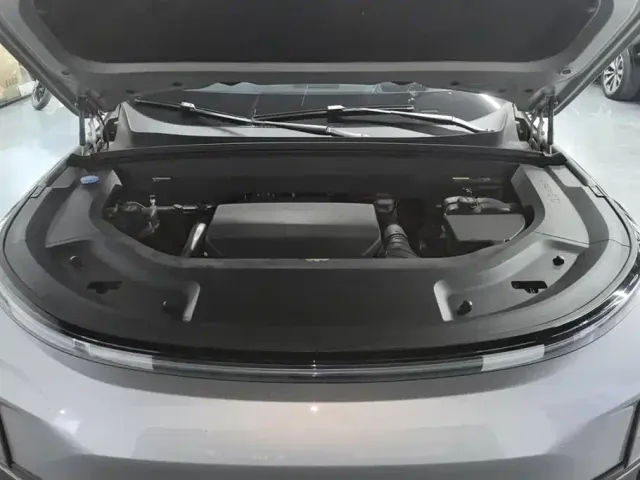 Li Auto L9 — Фото автомобиля 10