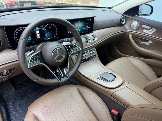 Mercedes-Benz E-Class — Фото автомобиля 8