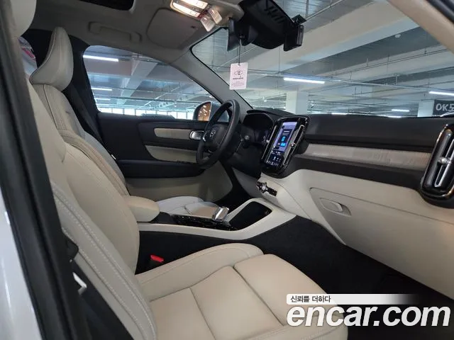 Volvo XC40 — Фото автомобиля 9