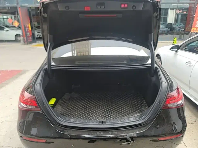 Mercedes-Benz E-Class — Фото автомобиля 18