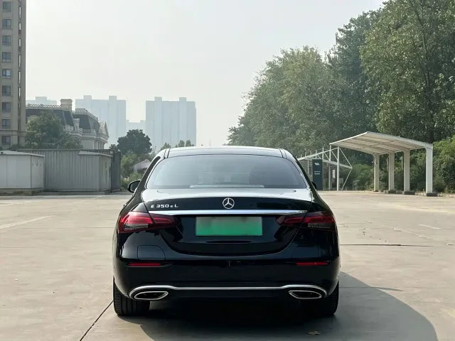 Mercedes-Benz E-Class — Фото автомобиля 18