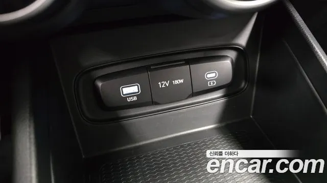 Hyundai Venue — Фото автомобиля 30