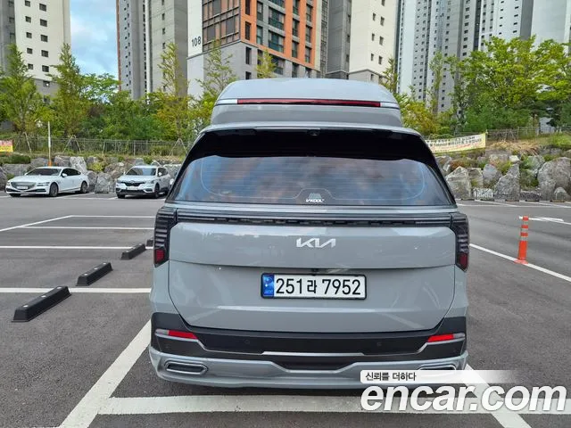 Kia Carnival Generation 4 — Фото автомобиля 4