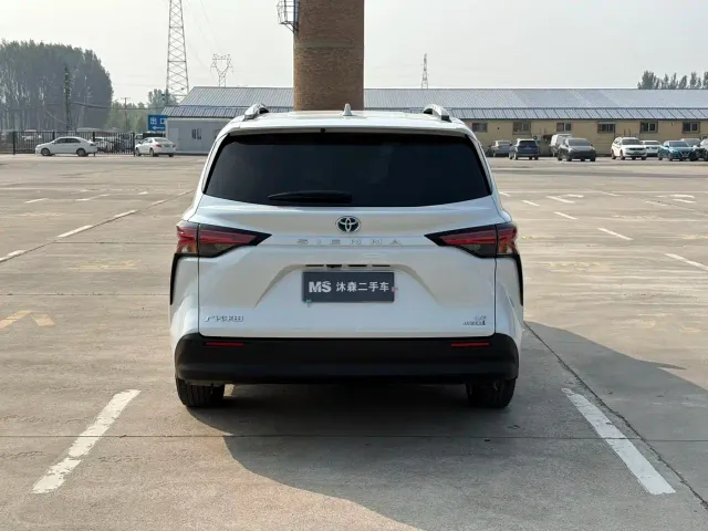 Toyota Sienna — Фото автомобиля 5