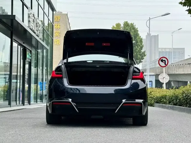 BMW i3 — Фото автомобиля 13