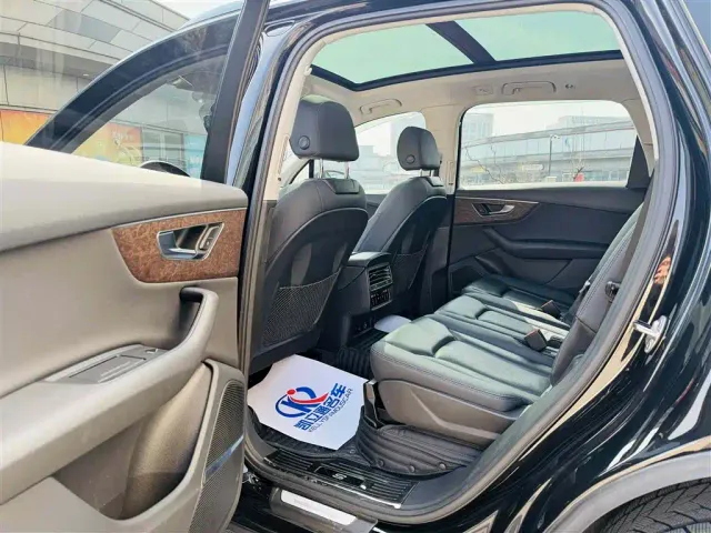 Audi Q7 — Фото автомобиля 7