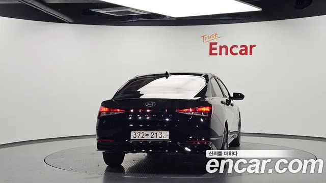 Hyundai Avante — Фото автомобиля 4