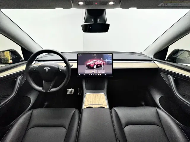 Tesla Model Y — Фото автомобиля 11