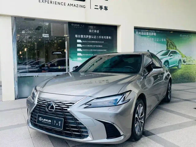 Фотография автомобиля — Lexus ES