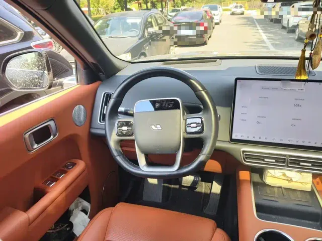 Li Auto L8 — Фото автомобиля 6