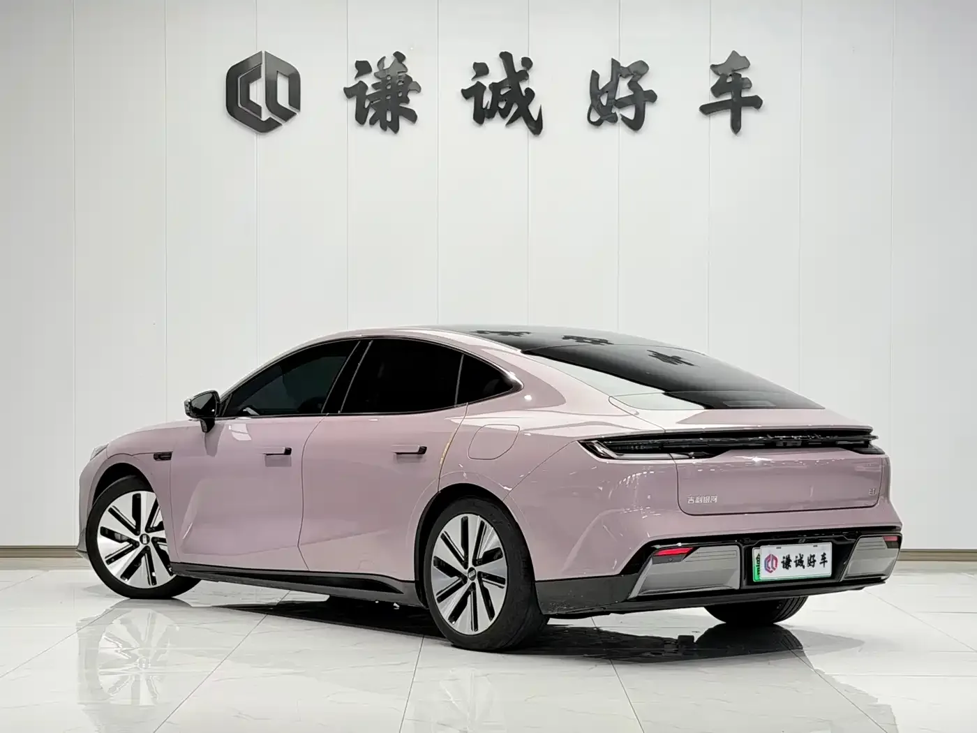 Geely Galaxy Galaxy E8 2024 665km RWD Starship Voyager Edition — Фото автомобиля 7