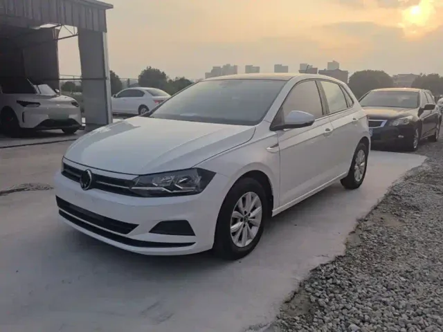 Фотография автомобиля — Volkswagen Polo