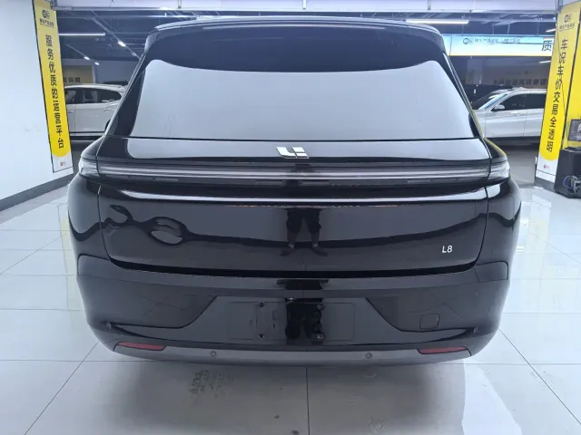 Li Auto L8 — Фото автомобиля 26