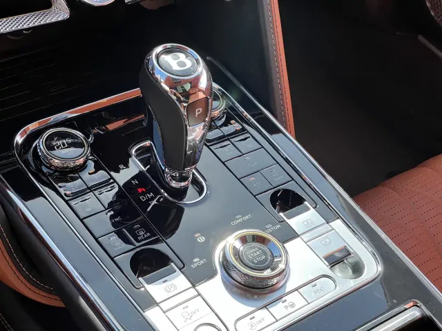 Bentley Flying Spur — Фото автомобиля 22