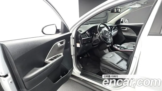 Kia Niro — Фото автомобиля 10