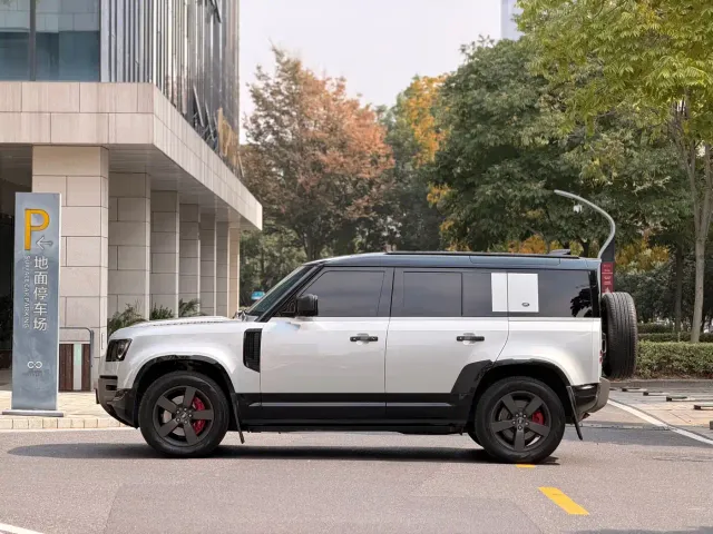 Land Rover Defender — Фото автомобиля 3