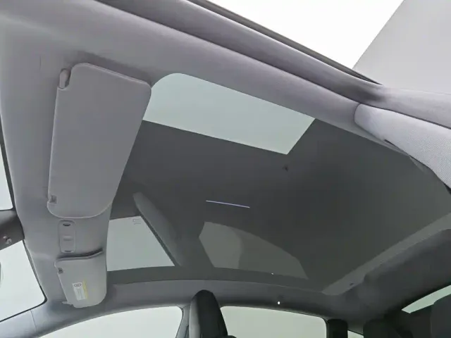 Tesla Model Y 2025 Rear-Wheel Drive — Фото автомобиля 14
