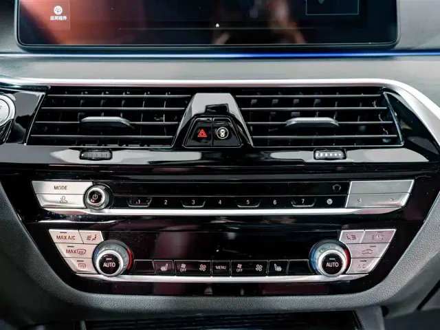 BMW 5 Series — Фото автомобиля 11