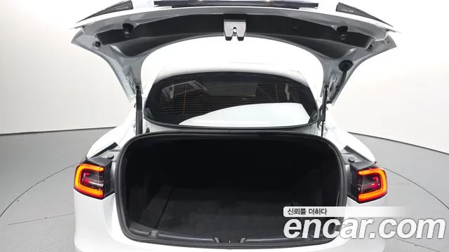 Tesla Model 3 — Фото автомобиля 17