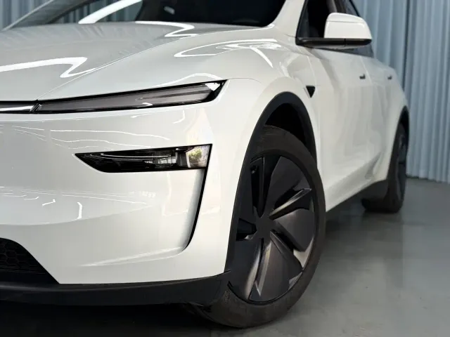 Tesla Model Y — Фото автомобиля 2