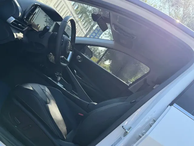 Hyundai Elantra 2022 1.5L CVT LUX Premium Edition — Фото автомобиля 7