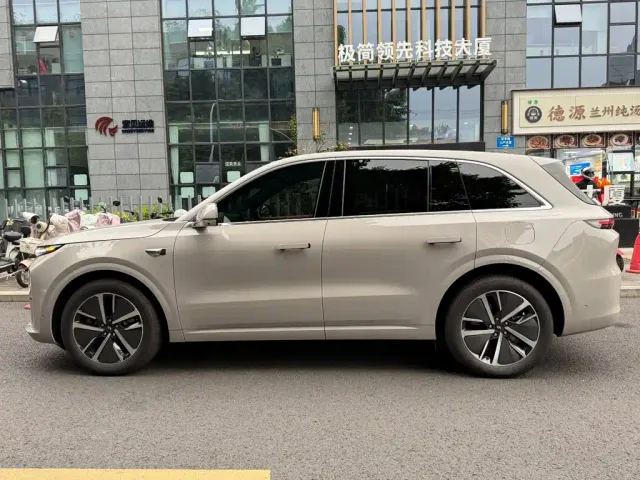 Li Auto L6 — Фото автомобиля 3