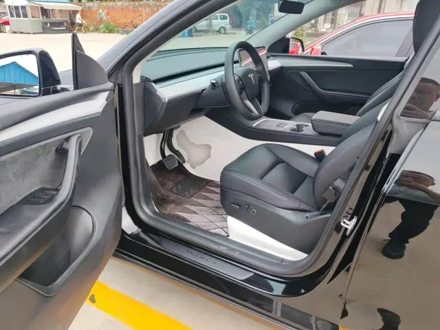 Tesla Model Y — Фото автомобиля 15