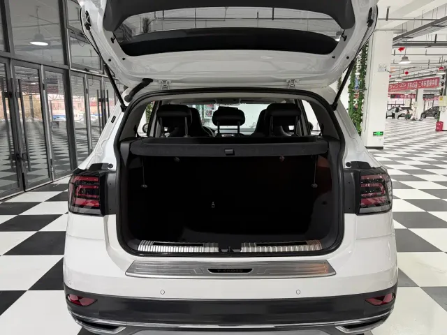 Volkswagen T-Cross — Фото автомобиля 8
