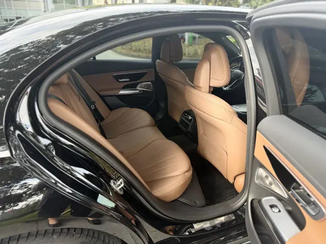 Mercedes-Benz E-Class — Фото автомобиля 5