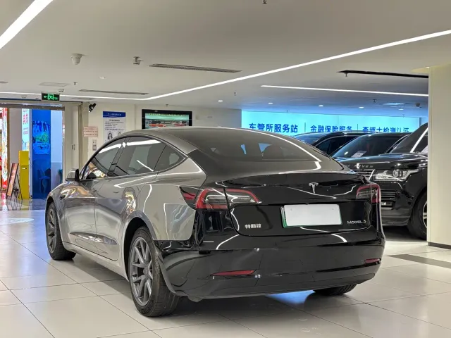 Tesla Model 3 — Фото автомобиля 6