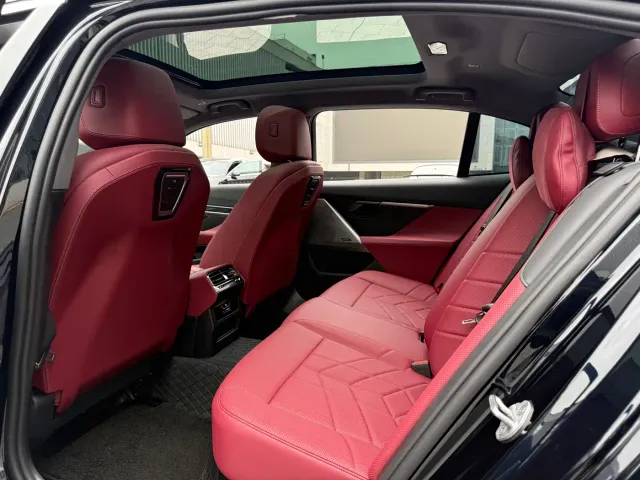 BMW 5 Series — Фото автомобиля 23