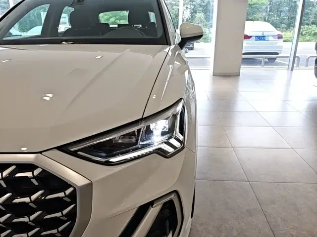Audi Q3 — Фото автомобиля 23