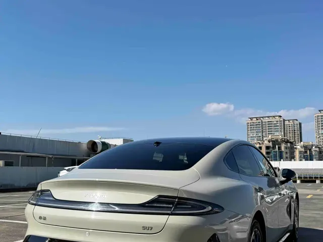 Xiaomi SU7 — Фото автомобиля 9