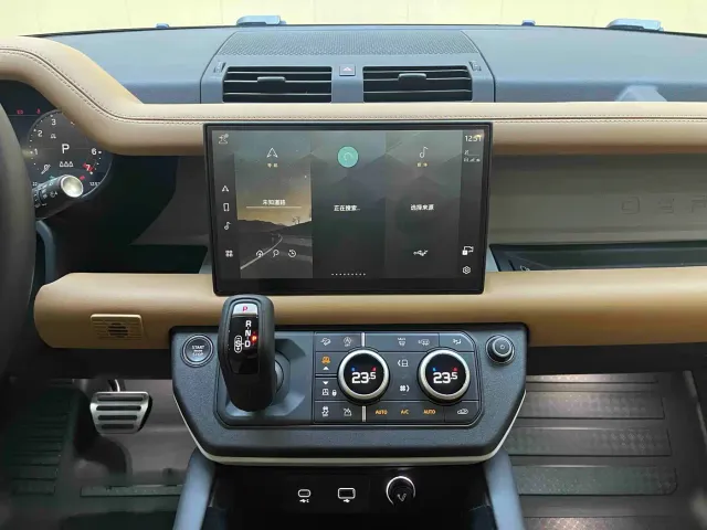 Land Rover Defender — Фото автомобиля 14