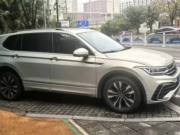 Volkswagen Tiguan L — Фото автомобиля 8