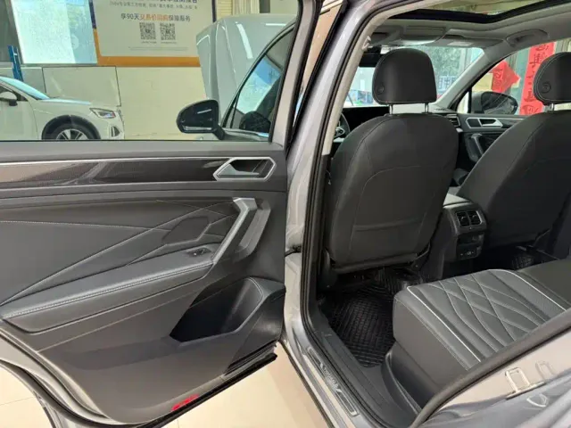 Volkswagen Tiguan L — Фото автомобиля 17
