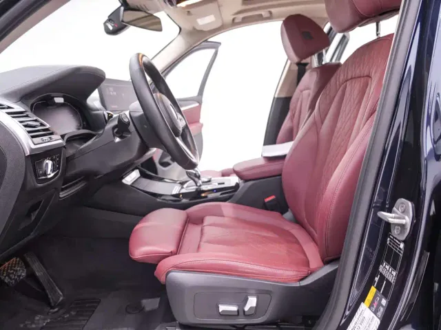 BMW iX3 — Фото автомобиля 21