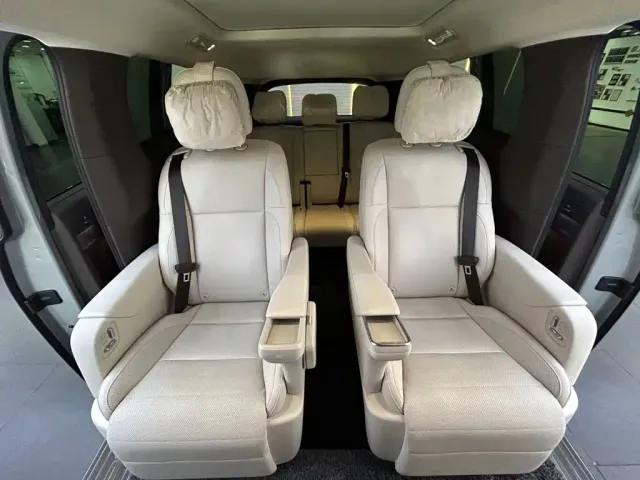 Li Auto MEGA — Фото автомобиля 10