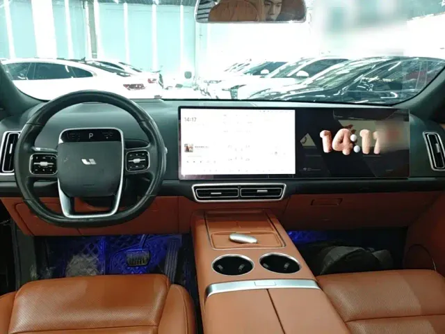 Li Auto L8 — Фото автомобиля 9